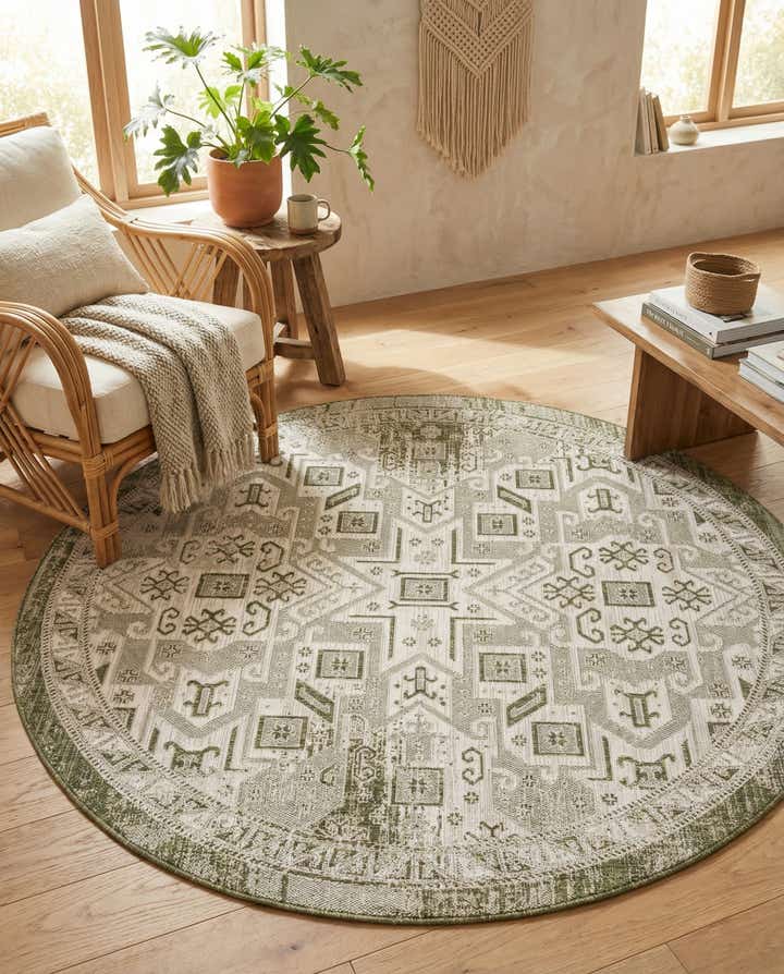 7' 10 x 7' 10 Easy-Clean Aztec Indoor / Outdoor Round Rug