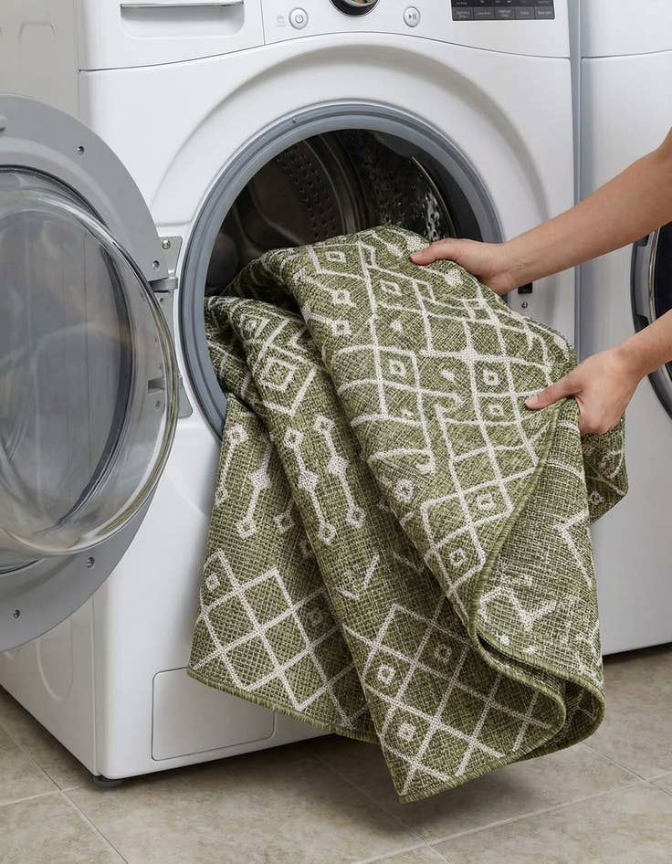 Detail image of 5' 3 x 5' 3  Washable Trellis Indoor / Outdoor Round Rug