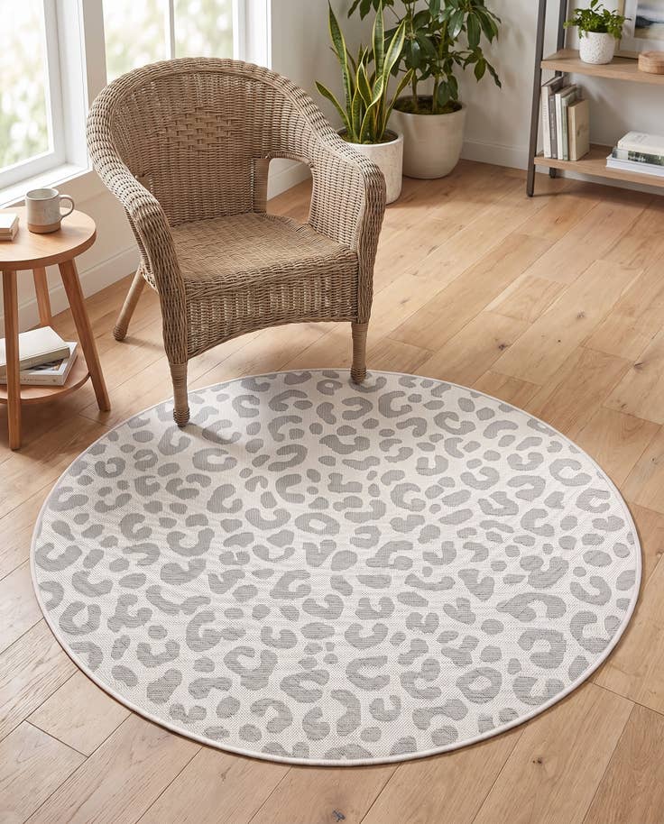 Detail image of 4' x 4' Easy-Clean Safari Indoor / Outdoor Round Rug