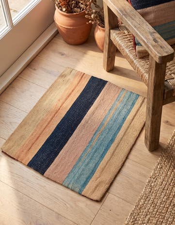 1' 7 x 1' 8 Hand Woven Pillow Wool Square Rug