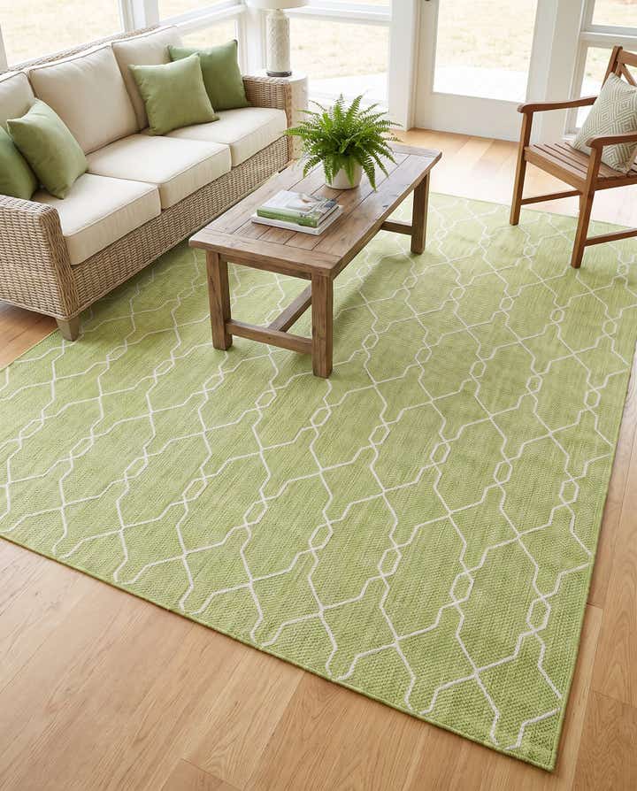7' 10 x 11' Easy-Clean Lattice Indoor / Outdoor Rug