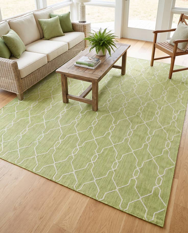 Detail image of 7' 10 x 11' Easy-Clean Lattice Indoor / Outdoor Rug