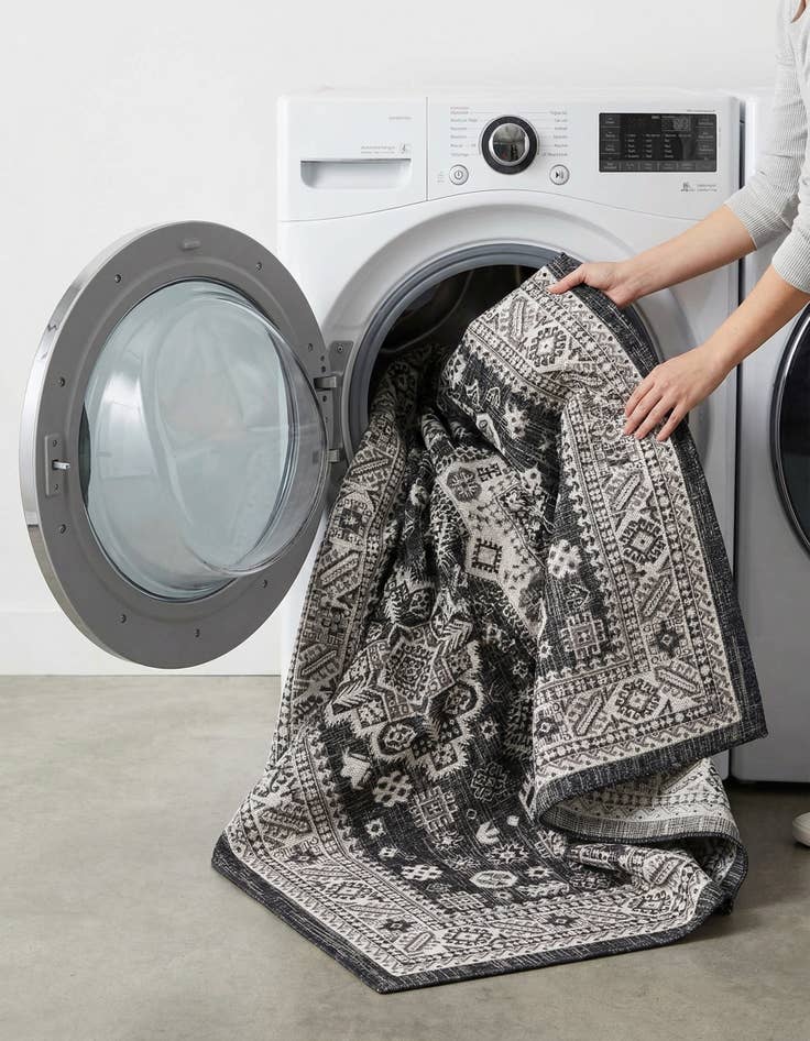 Detail image of 7' 10 x 7' 10  Washable Aztec Indoor / Outdoor Square Rug