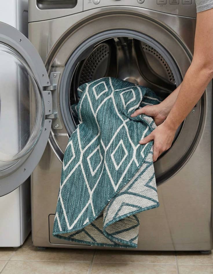 Detail image of 7' 10 x 10'  Washable Jill Zarin Turks and Caicos Indoor / Outdoor Oval Rug