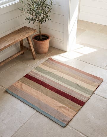 2' 5 x 2' 6 Hand Woven Pillow Wool Square Rug