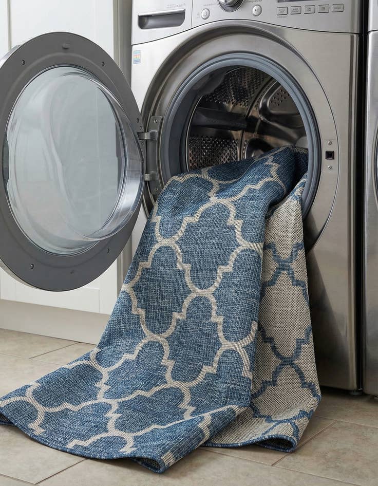 Detail image of 7' 10 x 7' 10  Washable Trellis Indoor / Outdoor Round Rug