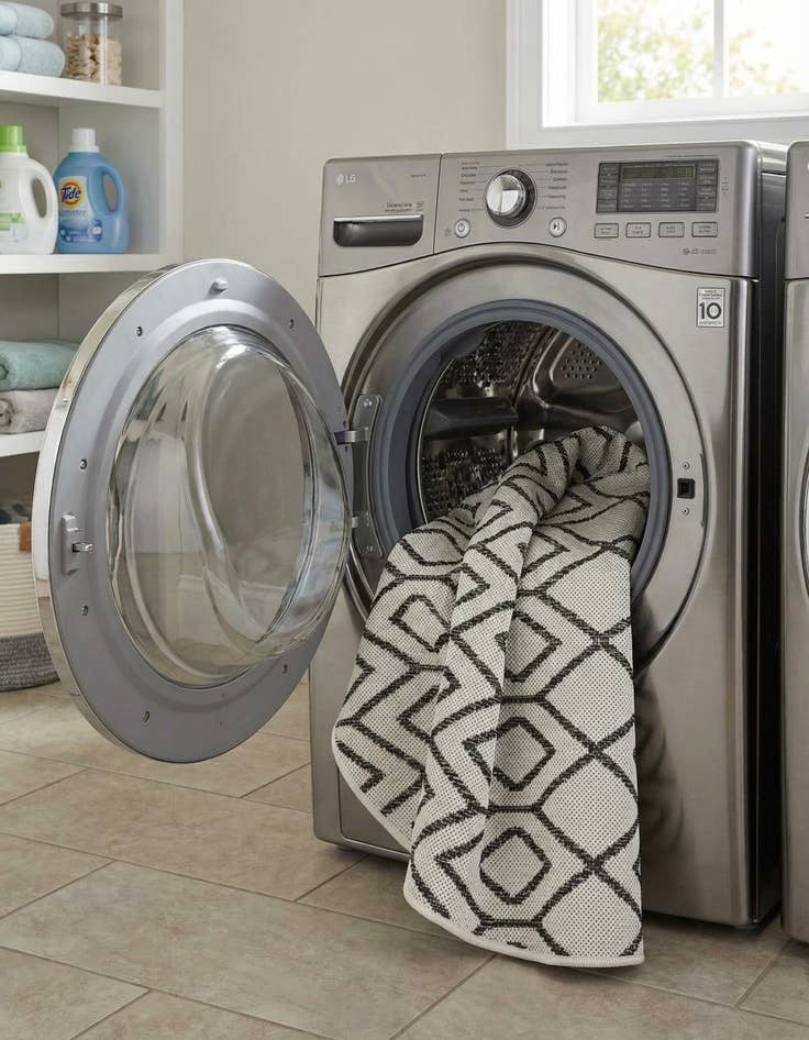 Detail image of  4' x 4'  Washable Jill Zarin Turks and Caicos Indoor / Outdoor Round Rug