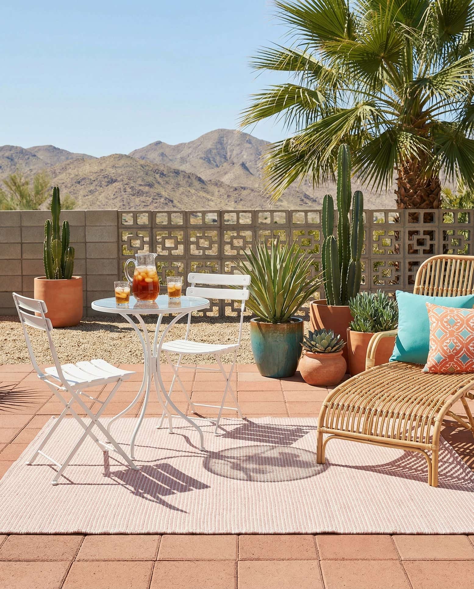 3' 3 x 5' 3 Easy-Clean Jill Zarin Palm Springs Indoor / Outdoor Rug