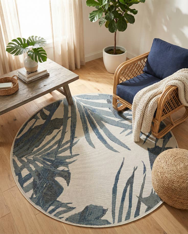 Detail image of 7' 10 x 7' 10 Easy-Clean Baja Indoor / Outdoor Round Rug