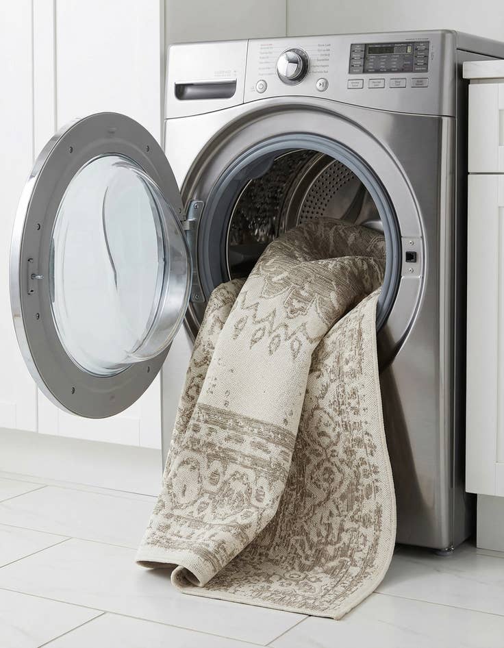 Detail image of  7' 10 x 10'  Washable Traditional Indoor / Outdoor Rug