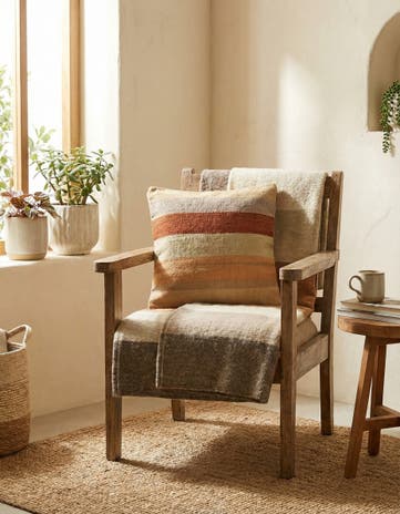 1' 5 x 1' 6 Hand Woven Pillow Wool Square Rug