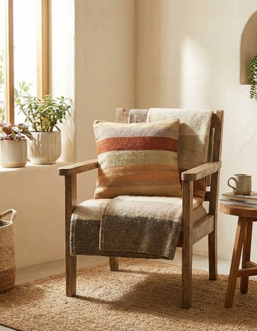 1' 5 x 1' 6 Hand Woven Pillow Wool Square Rug