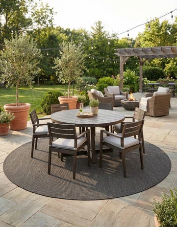 Black Easy-Clean Solid Indoor / Outdoor Round Rug