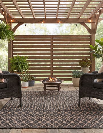 5' 3 x 5' 3 Easy-Clean Lattice Indoor / Outdoor Square Rug