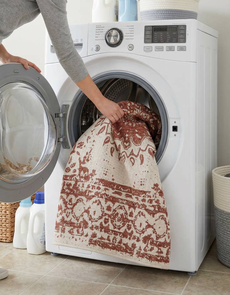 Detail image of  7' 10 x 10'  Washable Traditional Indoor / Outdoor Rug