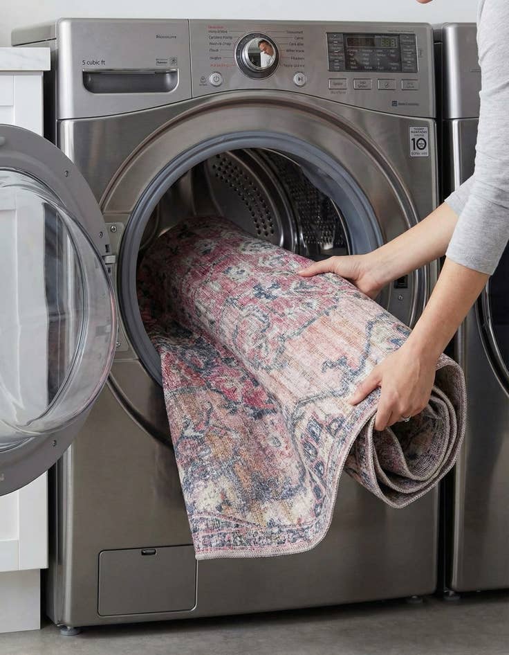 Detail image of 5' 3 x 5' 3  Washable Nostalgia Octagon Rug