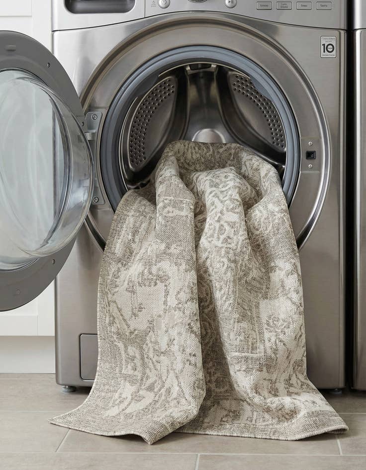 Detail image of 6' x 9'  Washable Jill Zarin Dubai Indoor / Outdoor Rug