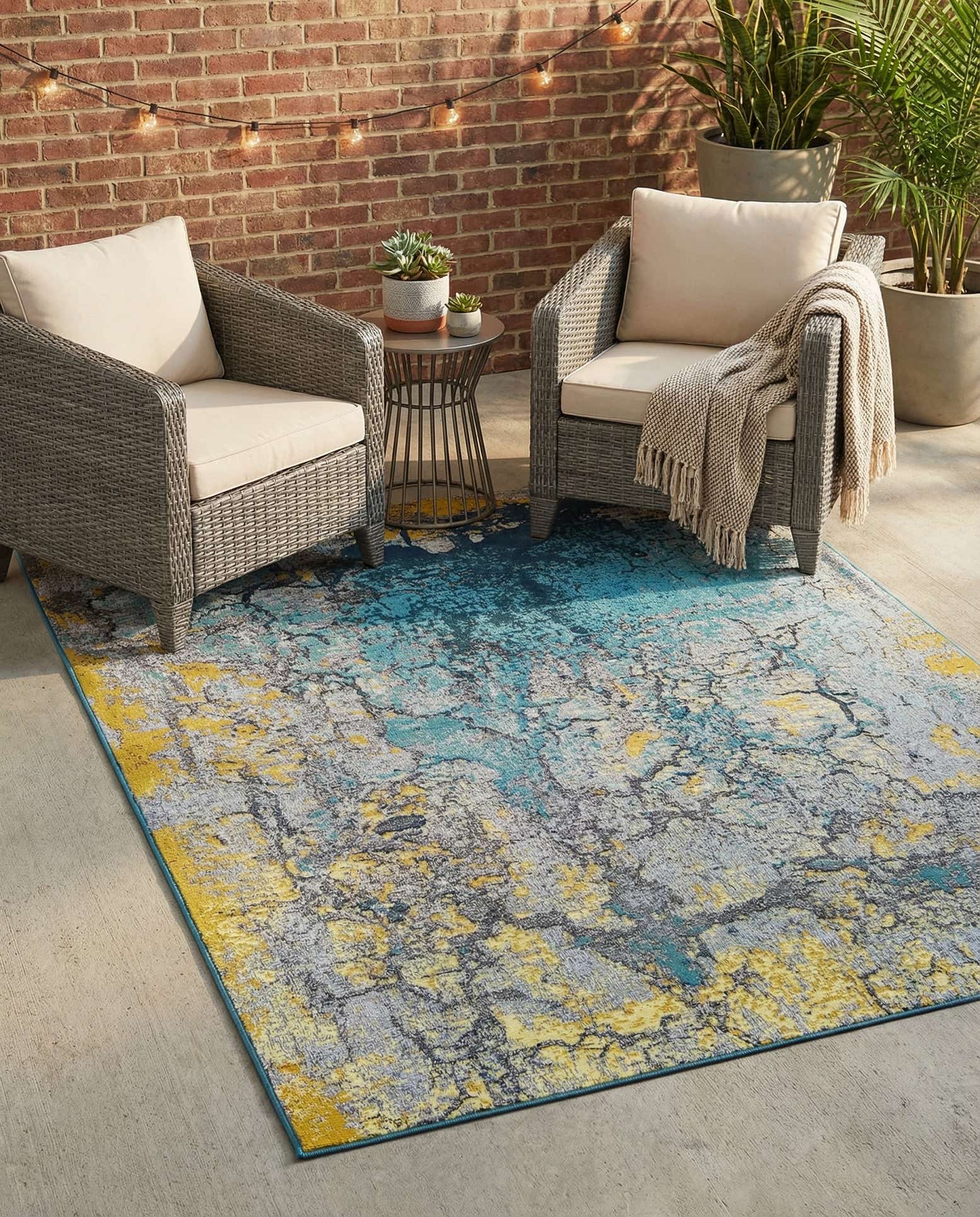 5' x 7' Easy-Clean Modern Indoor / Outdoor Rug