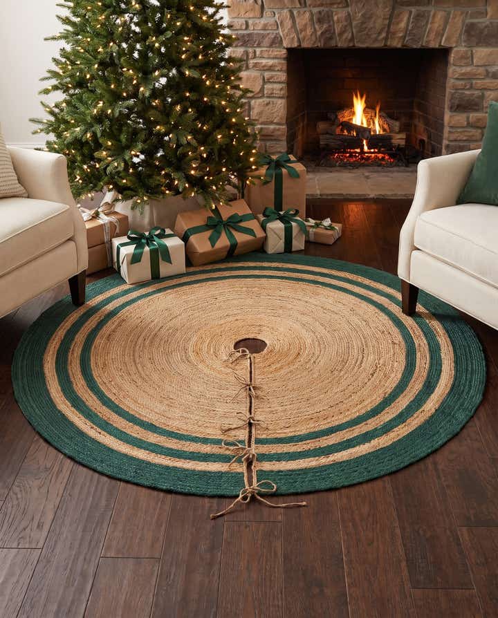6' 1 x 6' 1 Hand Braided Christmas Tree Skirt