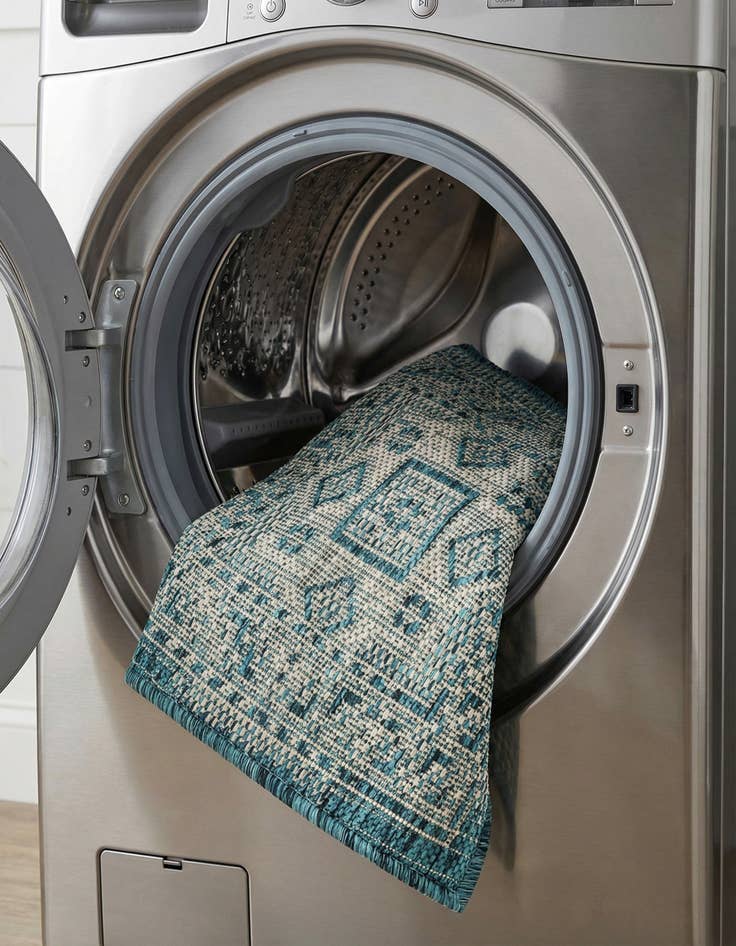 Detail image of 1' 4 x 1' 4  Washable Aztec Indoor / Outdoor Sample Rug