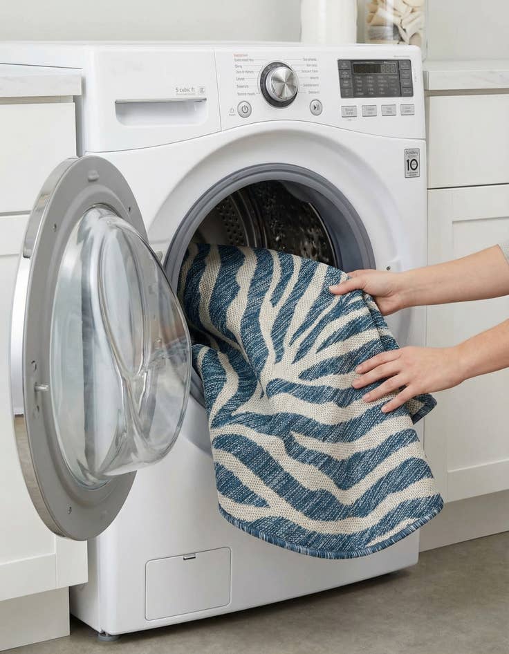 Detail image of  3' x 3'  Washable Safari Indoor / Outdoor Round Rug