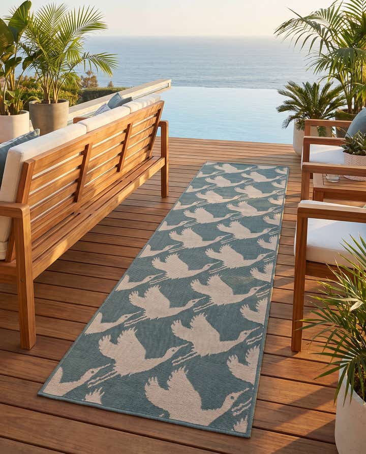 2' x 8' Easy-Clean Coastal Indoor / Outdoor Runner Rug