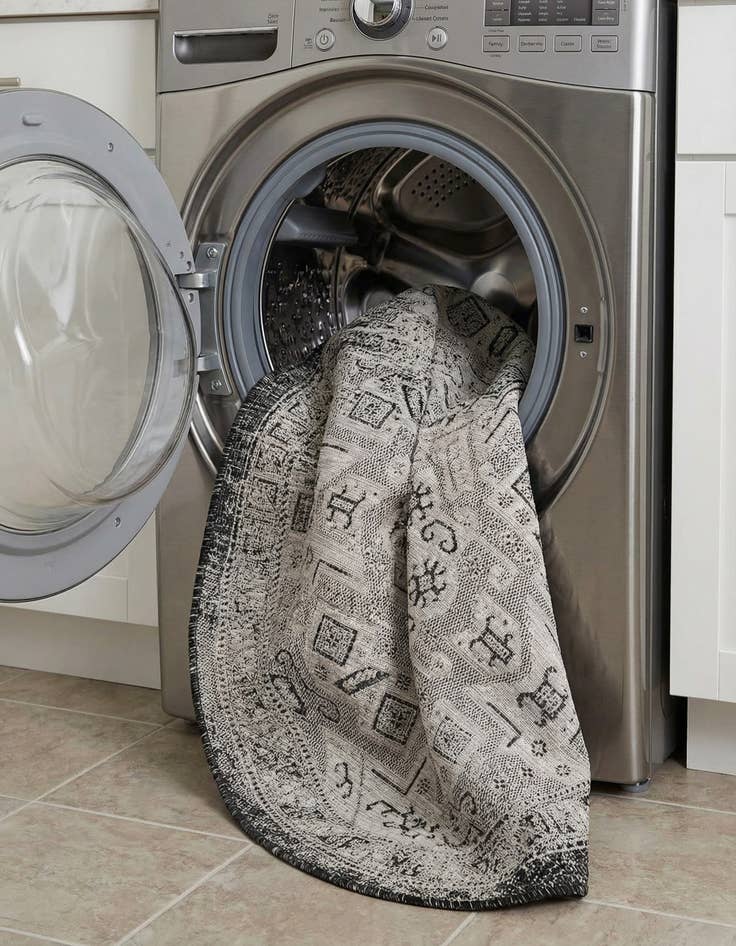 Detail image of 5' 3 x 8'  Washable Aztec Indoor / Outdoor Oval Rug