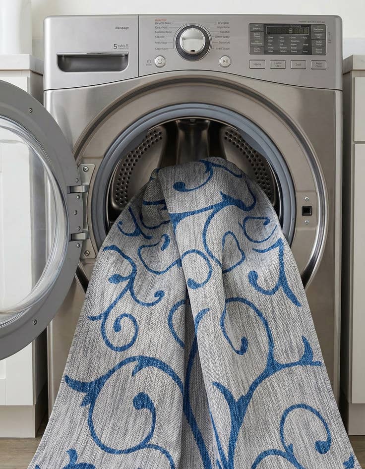 Detail image of 4' x 6'  Washable Botanical Indoor / Outdoor Rug