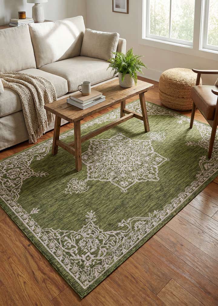 6' x 9' Easy-Clean Traditional Indoor / Outdoor Rug