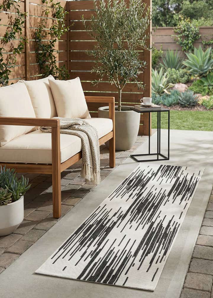 2' 7 x 12' Easy-Clean Modern Indoor / Outdoor Runner Rug