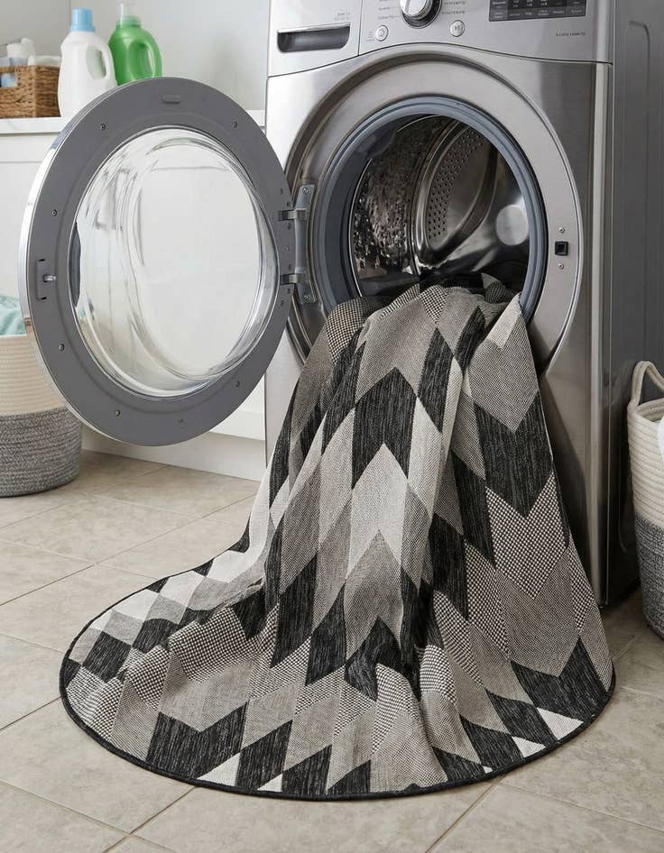 Detail image of 6' x 6'  Washable Modern Indoor / Outdoor Round Rug