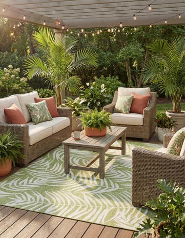 7' x 10' Easy-Clean Botanical Indoor / Outdoor Rug