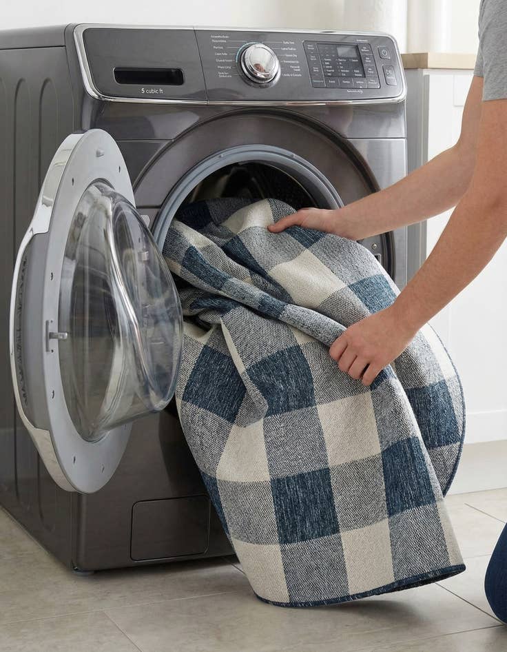 Detail image of  7' 10 x 7' 10  Washable Checkered Indoor / Outdoor Round Rug