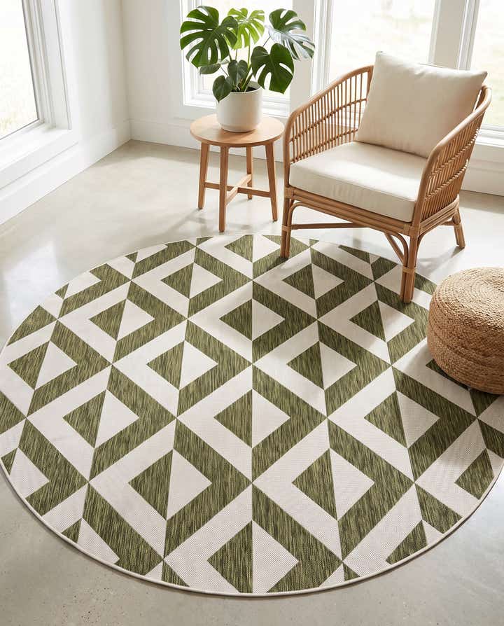 7' x 7' Easy-Clean Jill Zarin Indoor / Outdoor Round Rug