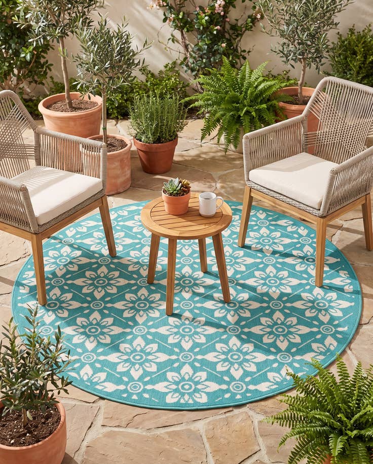 Detail image of 5' x 5' Easy-Clean Trellis Indoor / Outdoor Round Rug