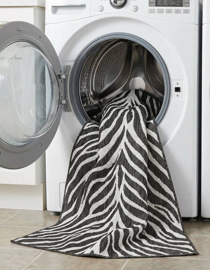 Detail image of 2' 7 x 10'  Washable Safari Indoor / Outdoor Runner Rug