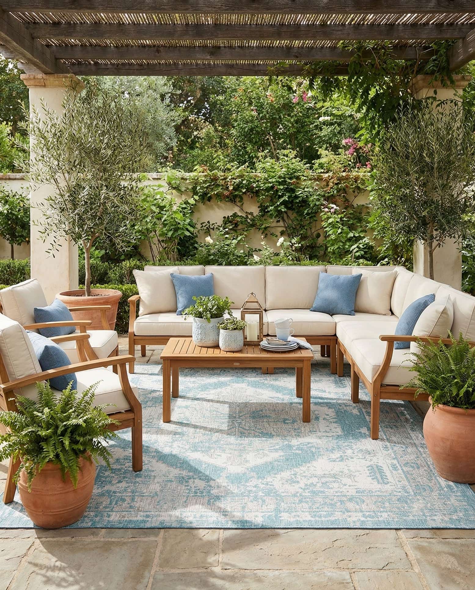 10' x 10' Easy-Clean Traditional Indoor / Outdoor Square Rug