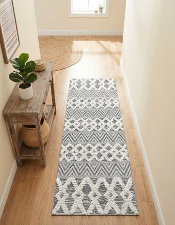 2' 3 x 6' Sabrina Soto Casa Valencia Runner Rug