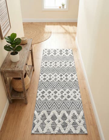 2' 3 x 6' Sabrina Soto Casa Valencia Runner Rug