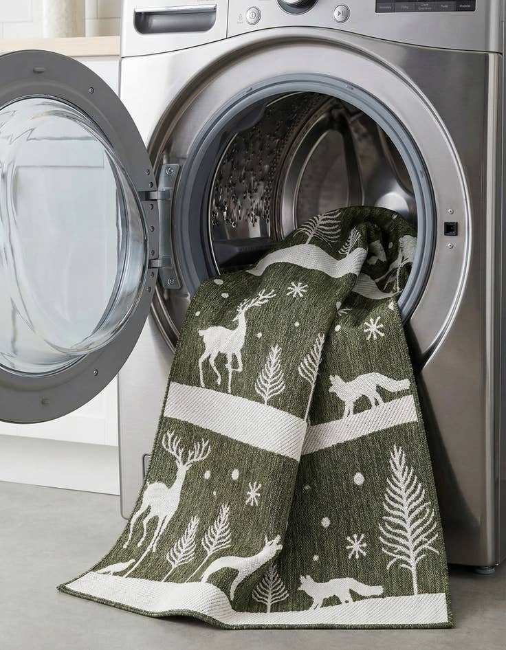 Detail image of  5' 3 x 8'  Washable Holiday Indoor / Outdoor Rug