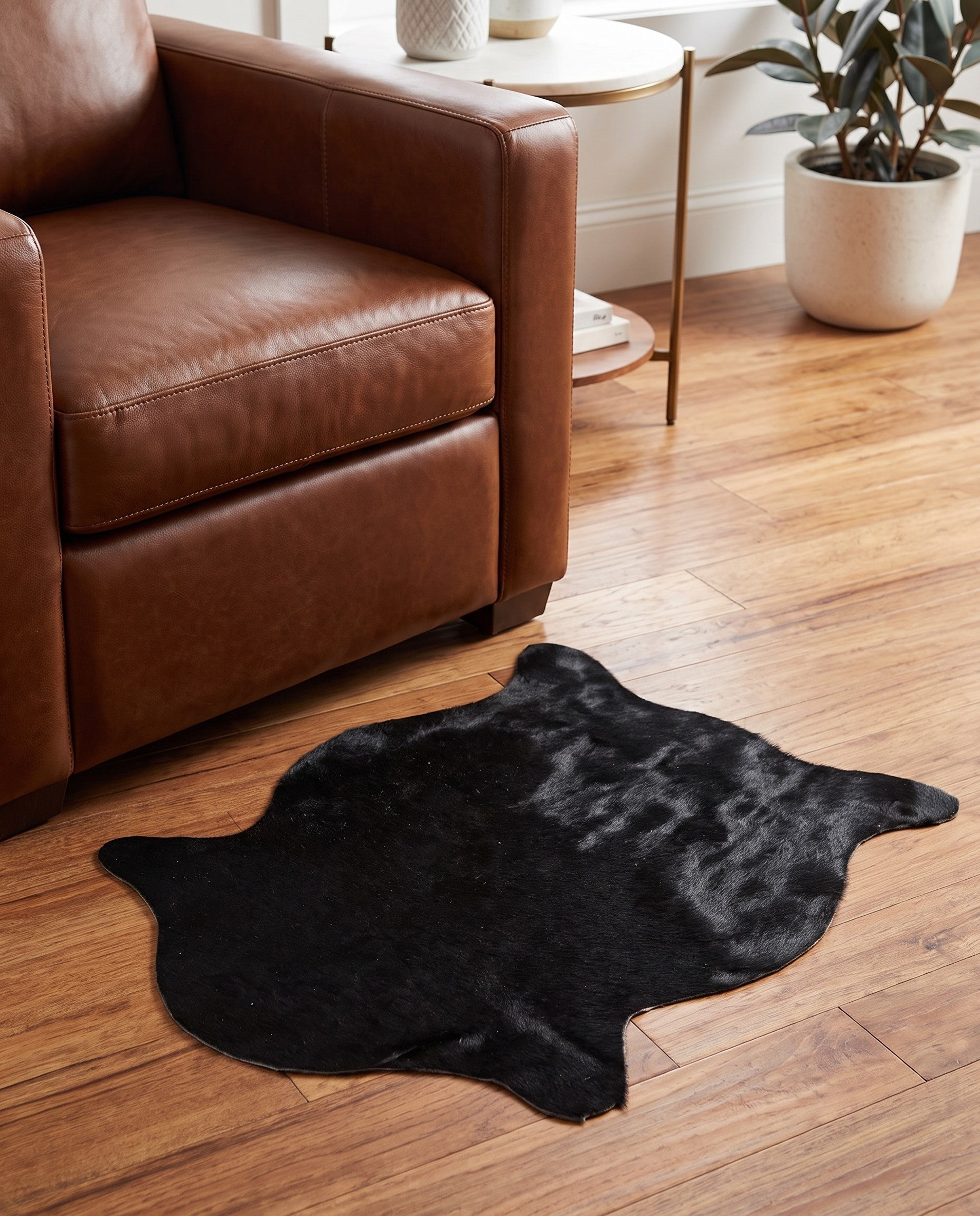 1' 8 x 2' 6 Cowhide Leather Rug