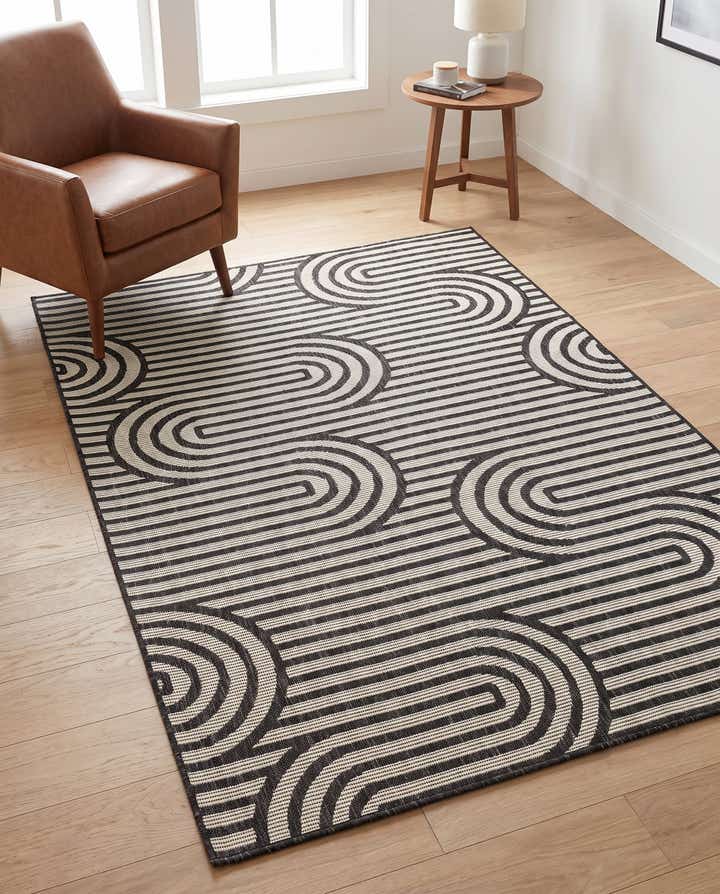4' x 6' Easy-Clean Modern Indoor / Outdoor Rug