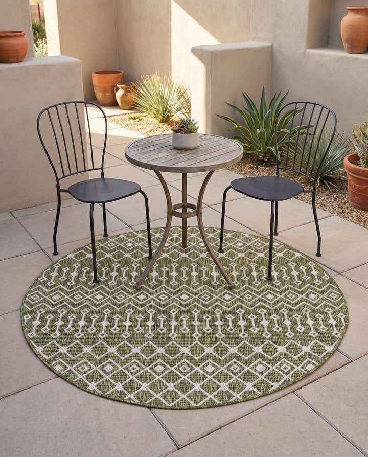 5' 3 x 5' 3 Easy-Clean Lattice Indoor / Outdoor Round Rug