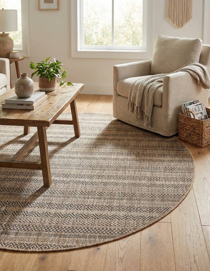 Detail image of 5' 3 x 5' 3  Washable Striped Indoor / Outdoor Round Rug