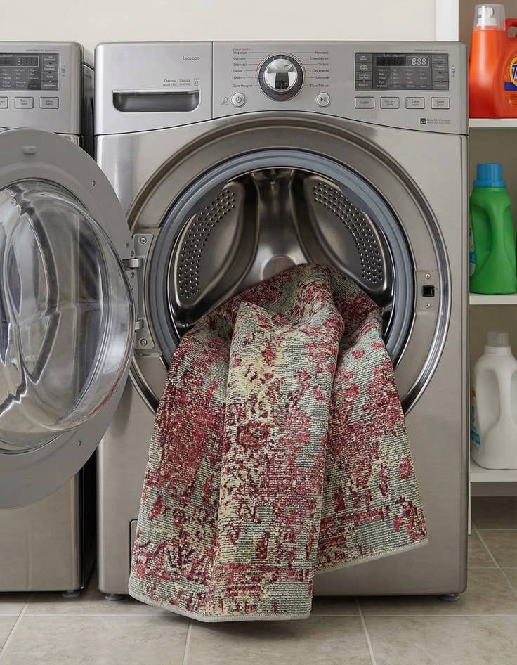 Detail image of 2' 2 x 3'  Washable Botanical Indoor / Outdoor Rug