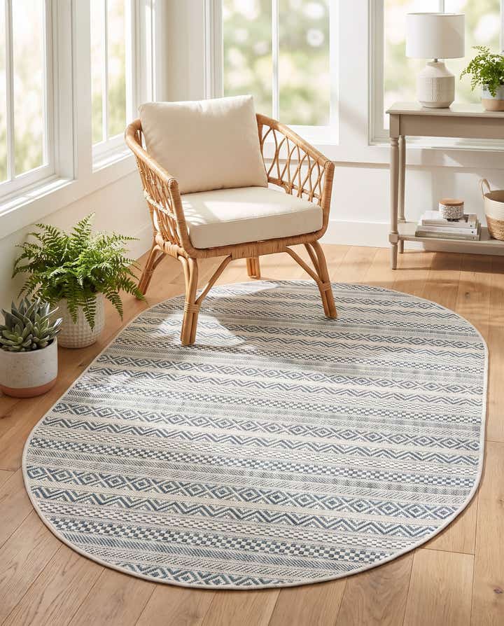 3' x 5' 3 Easy-Clean Ribbon Indoor / Outdoor Oval Rug