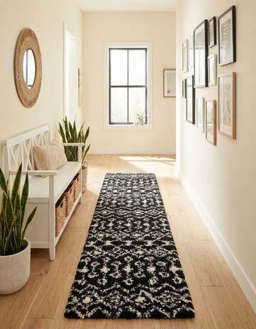 2' 7 x 10' Moroccan Trellis Shag Runner Rug