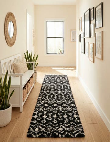 2' 7 x 10' Moroccan Trellis Shag Runner Rug