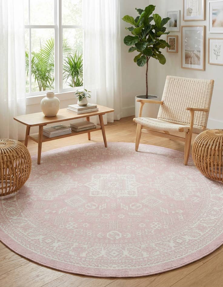 Detail image of 7' 10 x 7' 10  Washable Aztec Indoor / Outdoor Round Rug