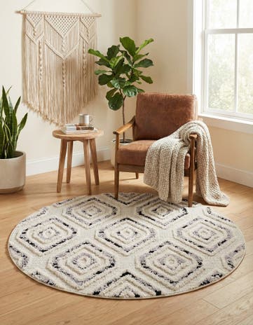 Black and White Cherokee Round Rug